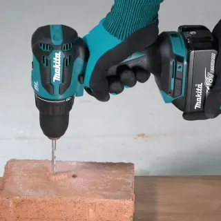 Комплект акумулаторни винтоверти Makita DLX2577V01/ 18V/ 2x2Ah Комплект акумулаторни винтоверти Makita DLX2577V01/ 18V/ 2x2Ah