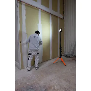 Телескопична LED лампа с триножник и 2 въртящи се глави Mondelin 865070/ 7,3V/ 4Ah