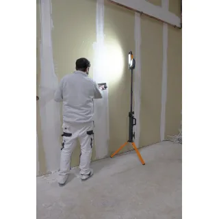 Телескопична LED лампа с триножник и 2 въртящи се глави Mondelin 865070/ 7,3V/ 4Ah