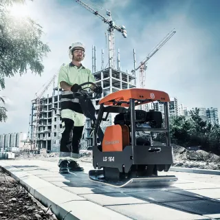 Виброплоча реверсивна Husqvarna Construction LG 164 D / 3.1 kW/ 28kN