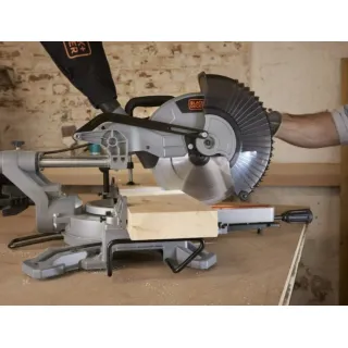 Потапящ циркуляр с герунг Black and Decker BES710/ 2100W