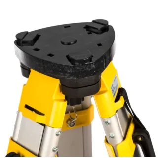 Комплект Leica Rugby ротационен лазер CLAx700 + тринога CTP104 + лата GSS111/ до 1350 м