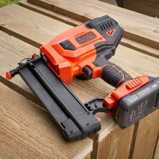Акумулаторен такер за гвоздеи Black and Decker BCNG01D1/ 18V/ 2 Ah
