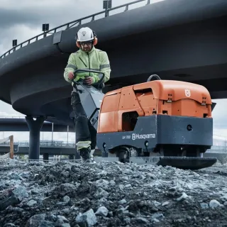 Реверсивна дизелова виброплоча Husqvarna ConstructionLH 700/ 11 000 W/ 810 мм
