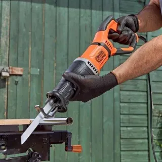 Саблен трион Black and Decker BES301/ 750 W